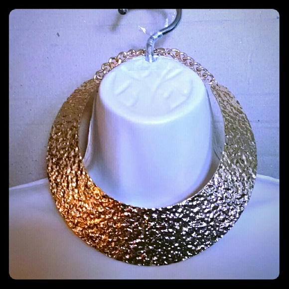 Beautiful gold statement piece choker necklace